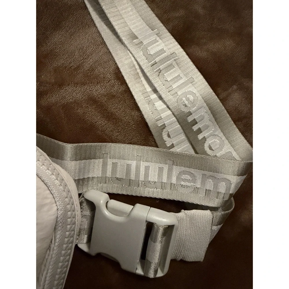 lululemon White Crossbody Bag Zip Closure Adjustable Strap Pockets Lined